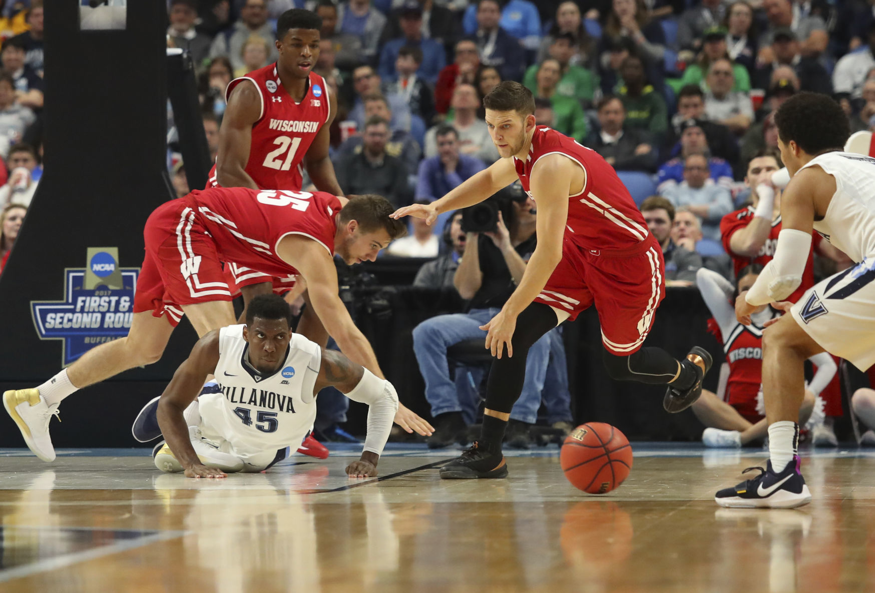 Badgers 65, Wildcats 62